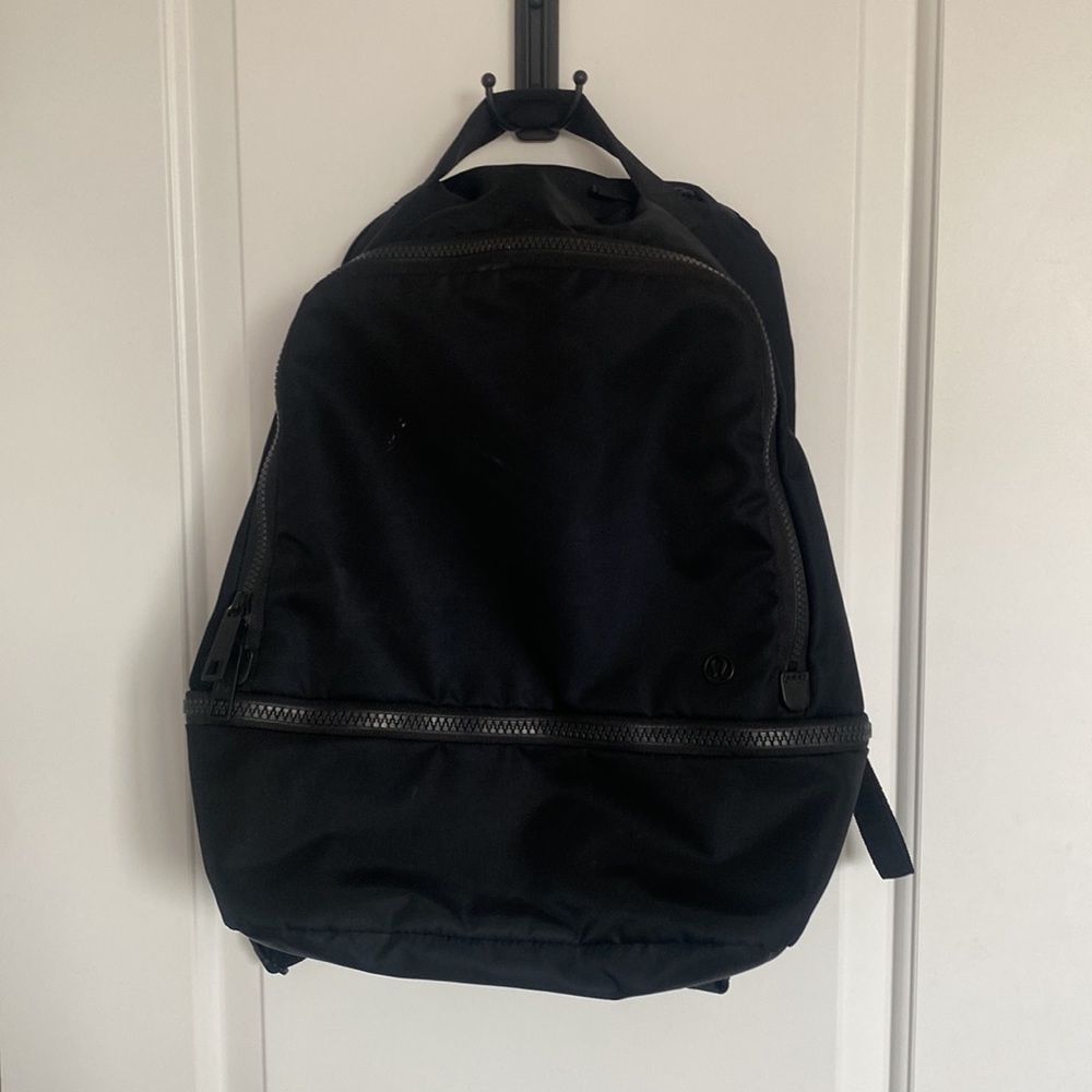 Lululemon city adventurer back pack